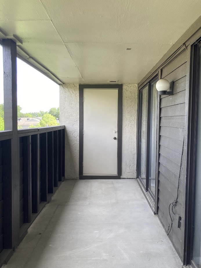 3075 Walnut Bend Lane, Unit 33 Houston, TX 77042 - Photo 6 of 25 a view of balcony