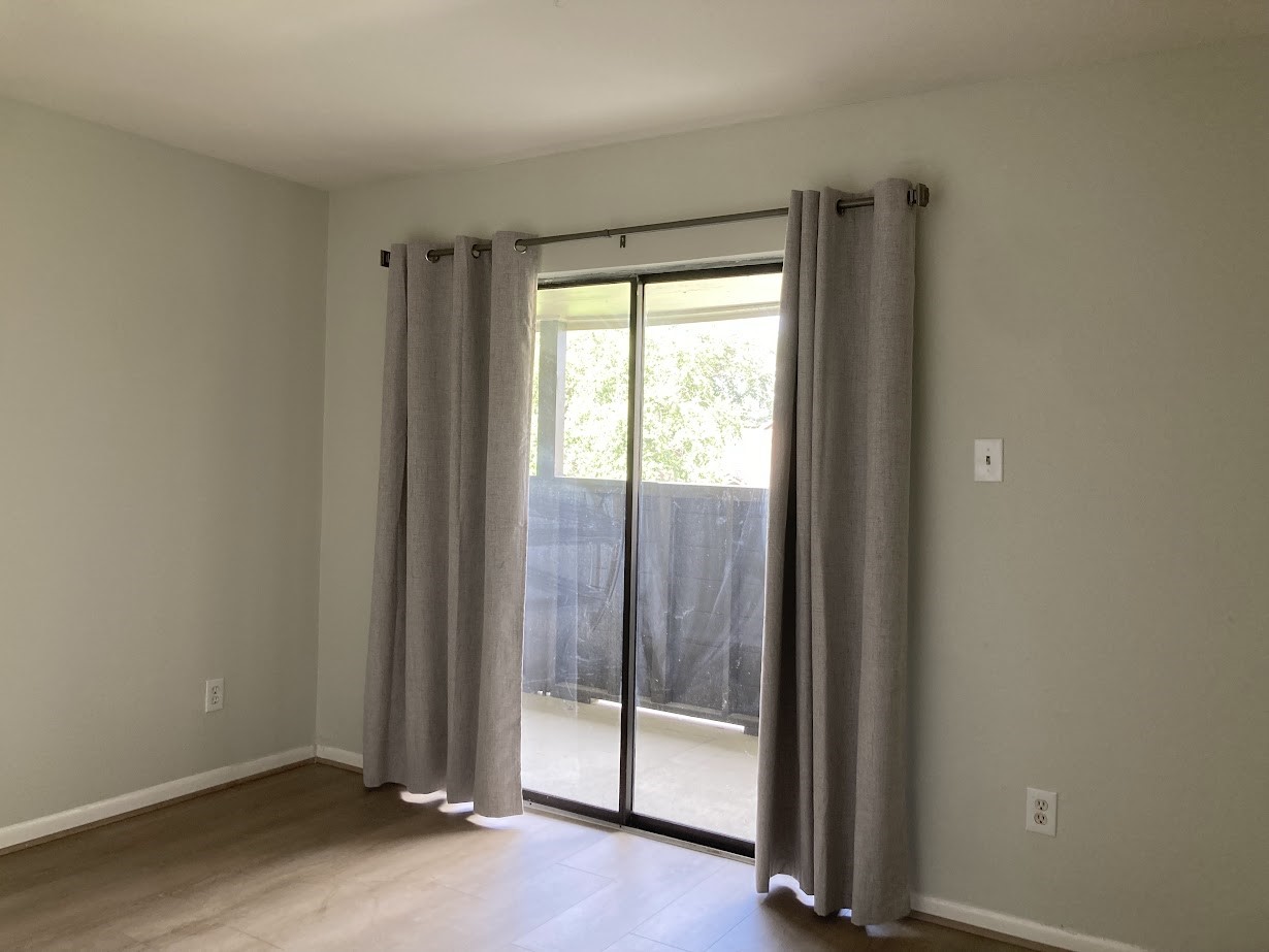 3075 Walnut Bend Lane, Unit 33 Houston, TX 77042 - Photo 10 of 25 a view of an empty room and window