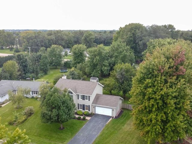 530 Pin Oak Road Rockton, IL 61072 - Photo 3 of 33 an aerial view of a house with mountain view