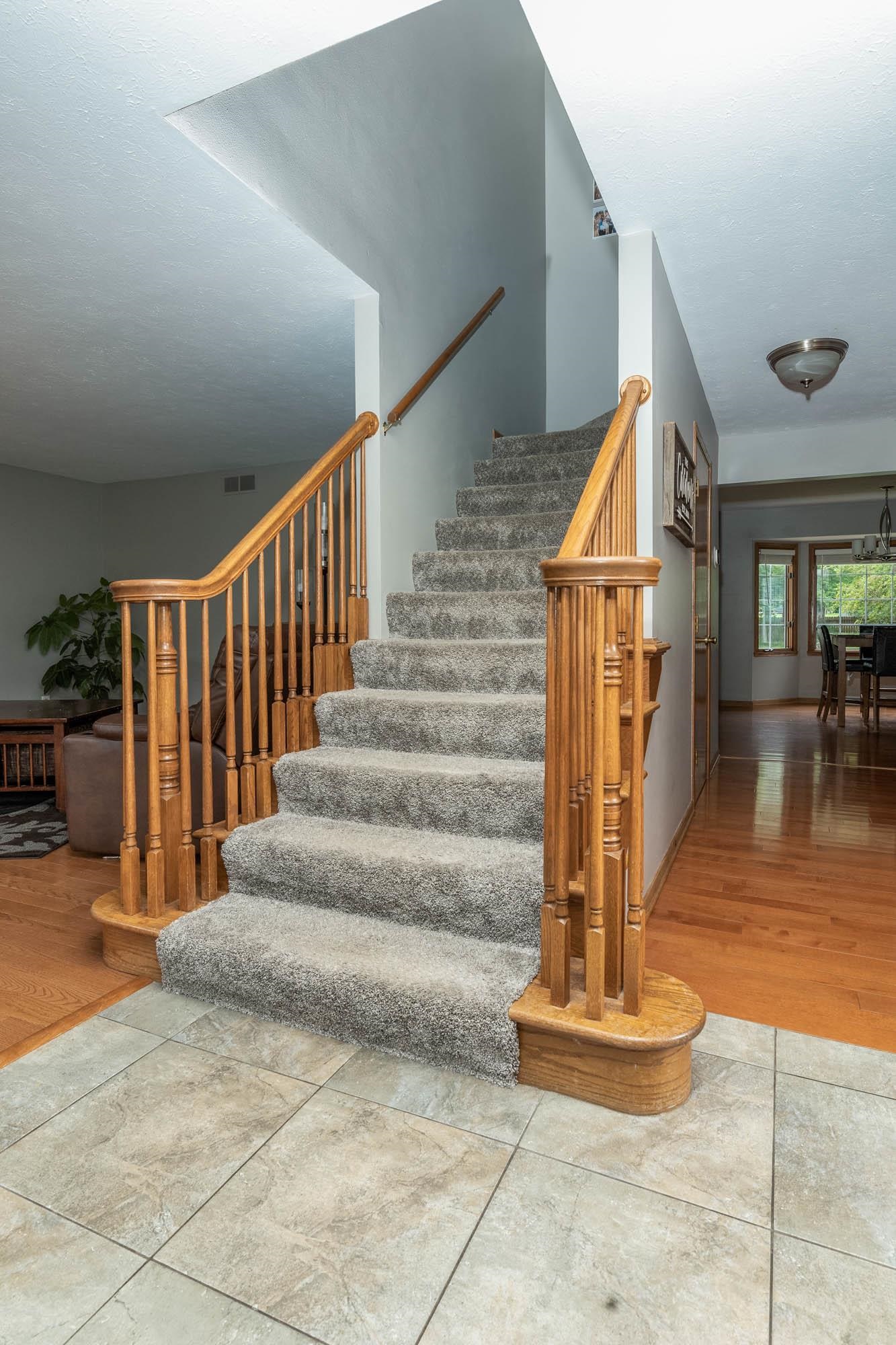 530 Pin Oak Road Rockton, IL 61072 - Photo 5 of 33 a view of entryway and hall