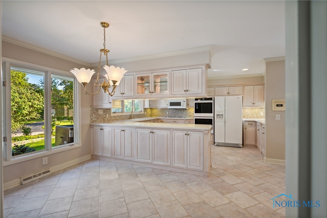 5532 Fox Hill Road Toledo, OH 43623 - Photo 11 of 50 Gallery Image 11