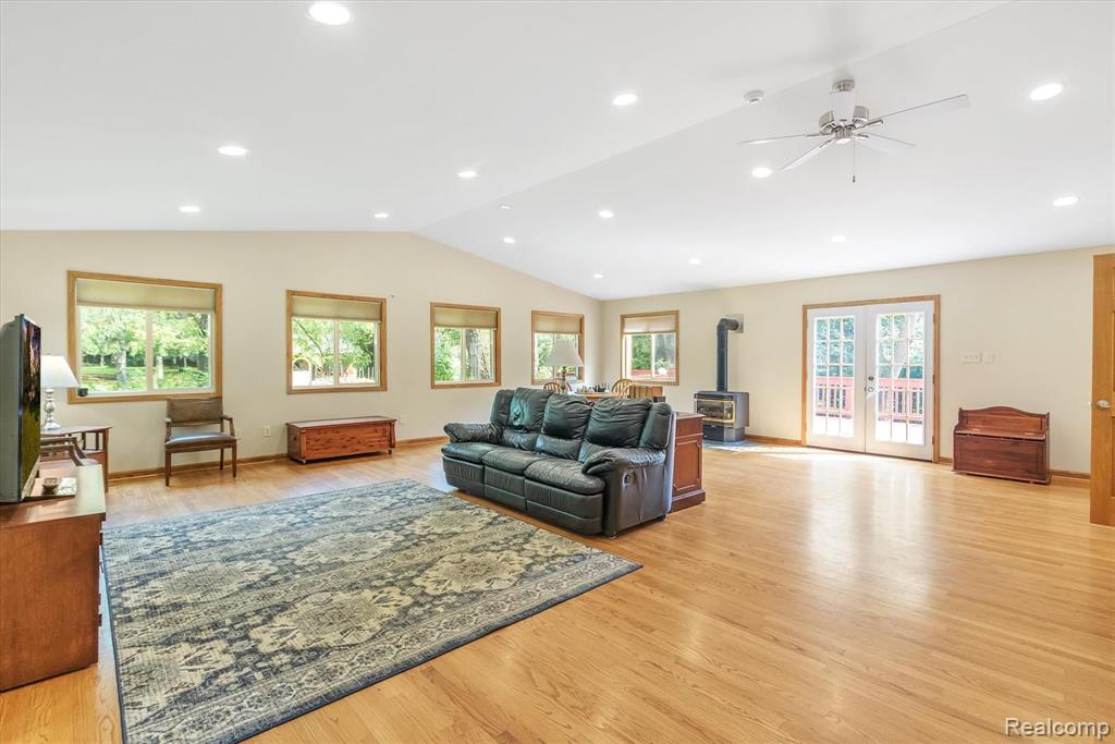 28366 Rollcrest Road Farmington Hills, MI 48334 - Photo 17 of 53