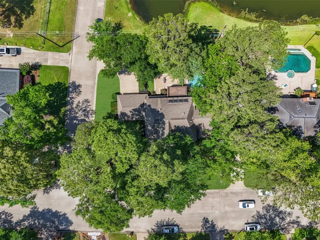 $765,000 | 2023 Forest Garden Drive, Kingwood, TX 77345