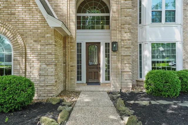 $765,000 | 2023 Forest Garden Drive, Kingwood, TX 77345