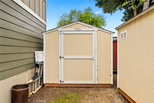 a view of a storage & utility room with washer and dryer