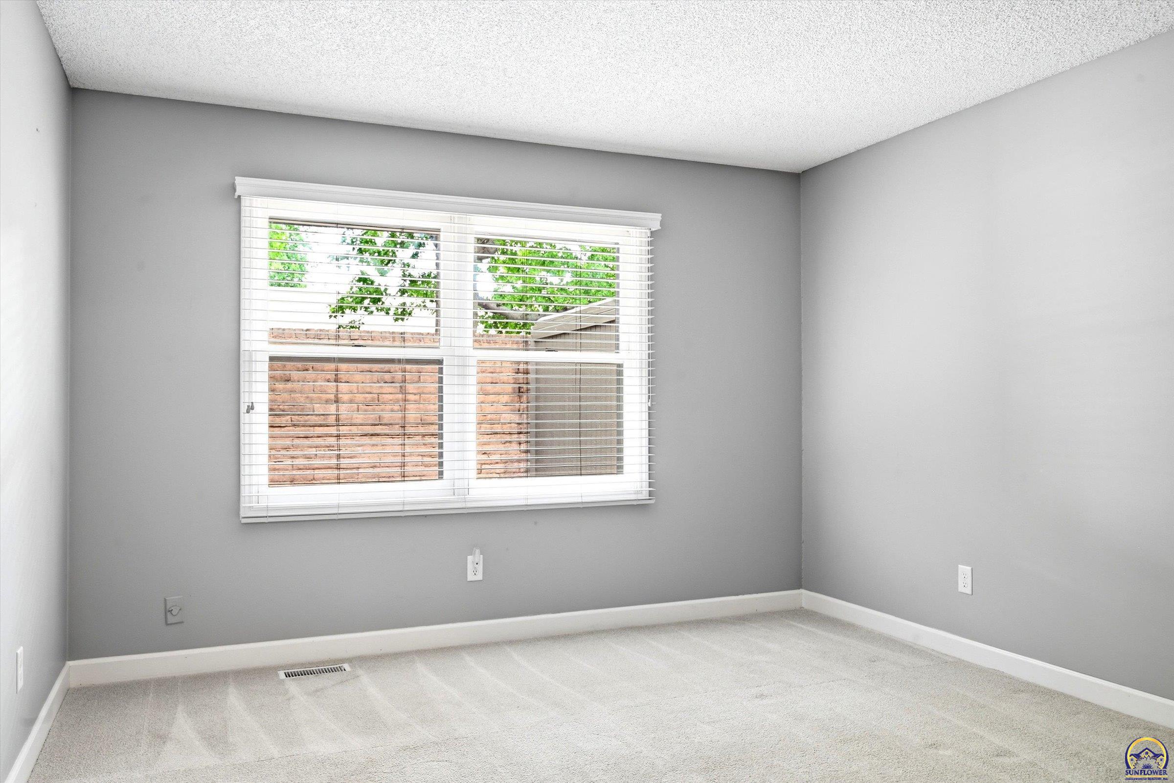 5500 Southwest Stonegate Court Topeka, KS 66606 - Photo 16 of 32