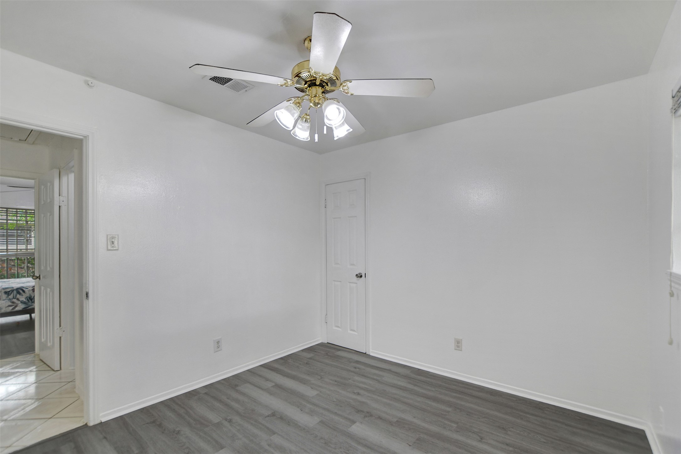 9436 Neuens Road, Unit 9436 Houston, TX 77080 - Photo 15 of 17 secondary bedroom