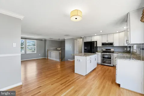 $649,999 | 7916 Frye Road, Alexandria, VA 22309