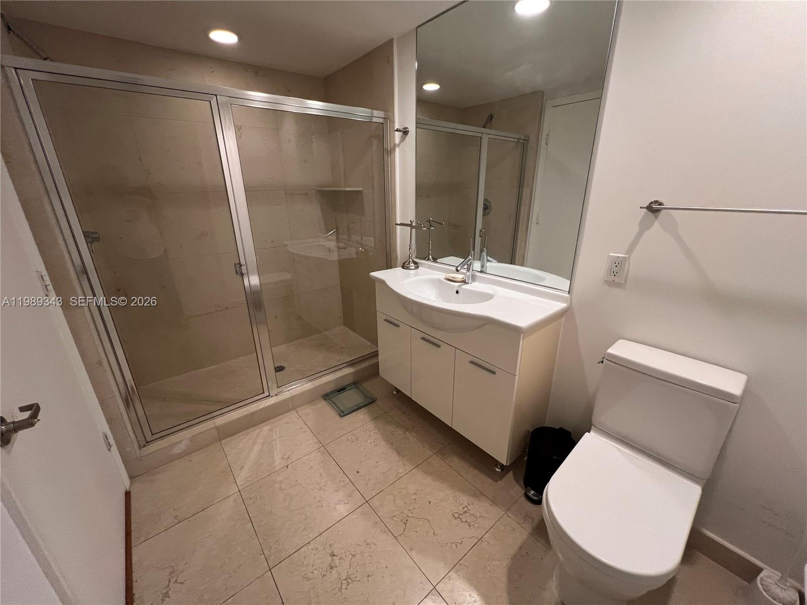 495 Brickell Avenue, Unit 2401 Miami, FL 33131 - Photo 35 of 36 2nd Bathroom