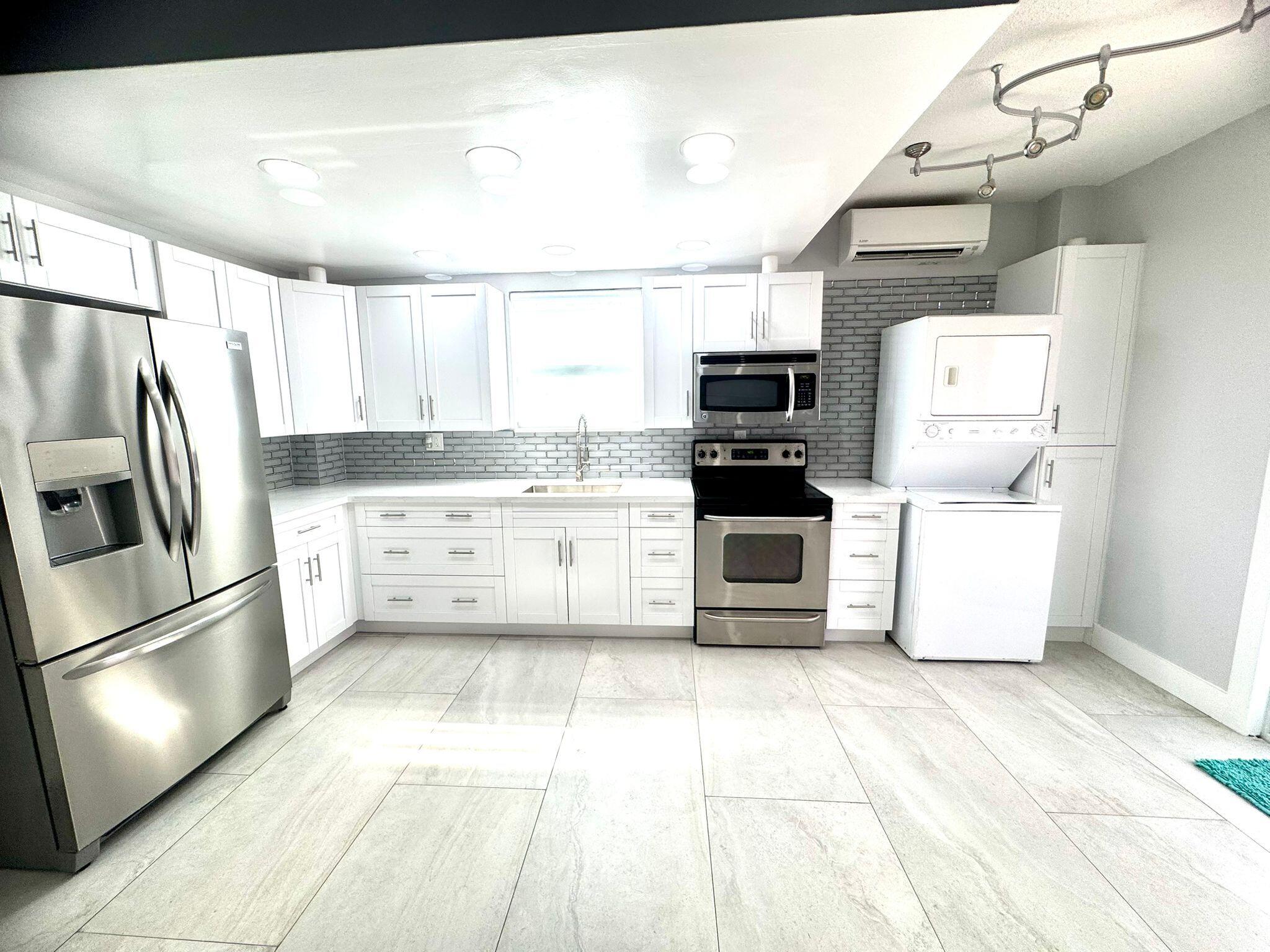 113 Mockingbird Road, Unit 1 Tavernier, FL 33070 - Photo 18 of 21 Kitchen