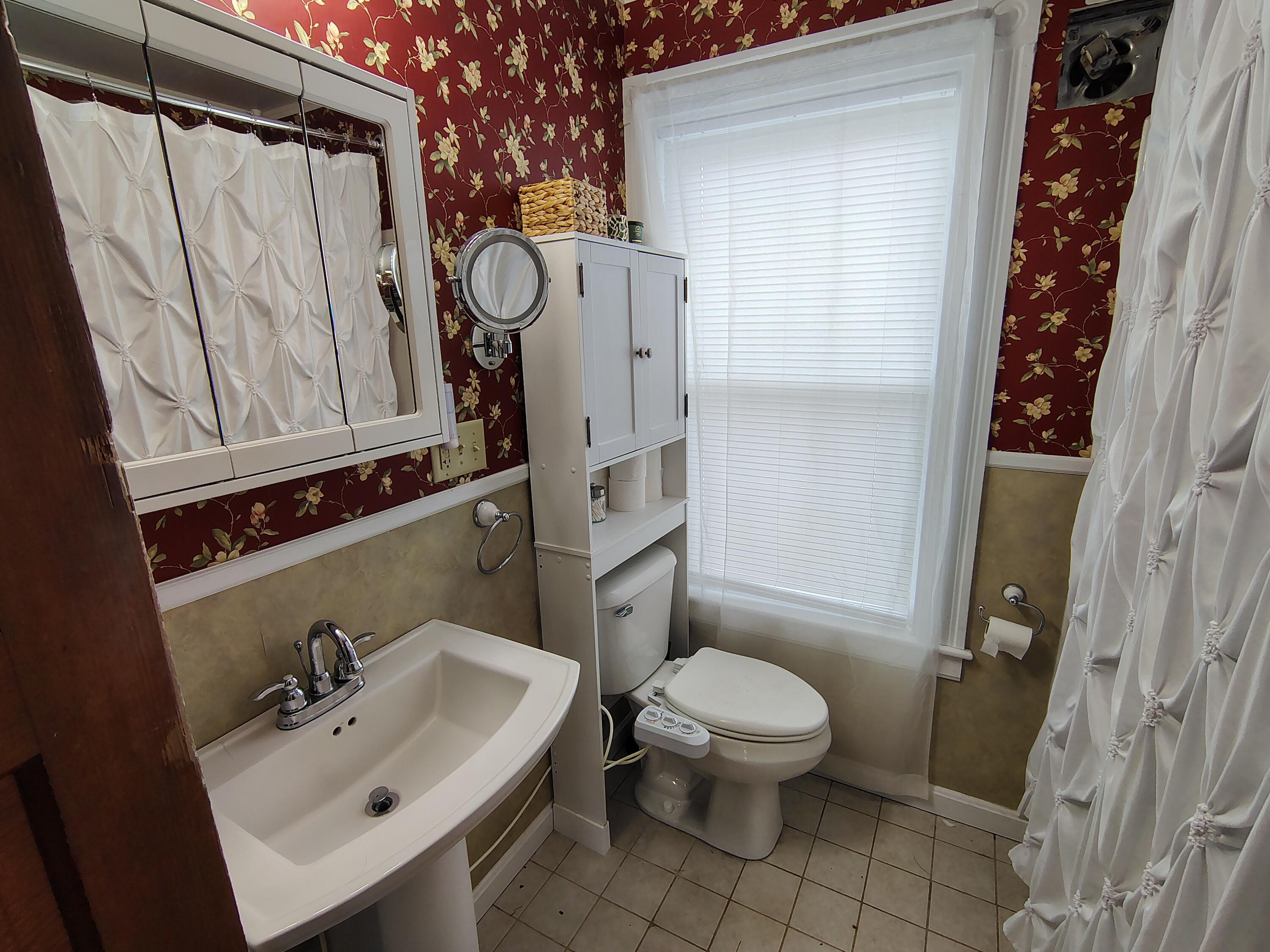 47 High Street Houlton, ME 04730 - Photo 24 of 50 2nd Floor Bathroom