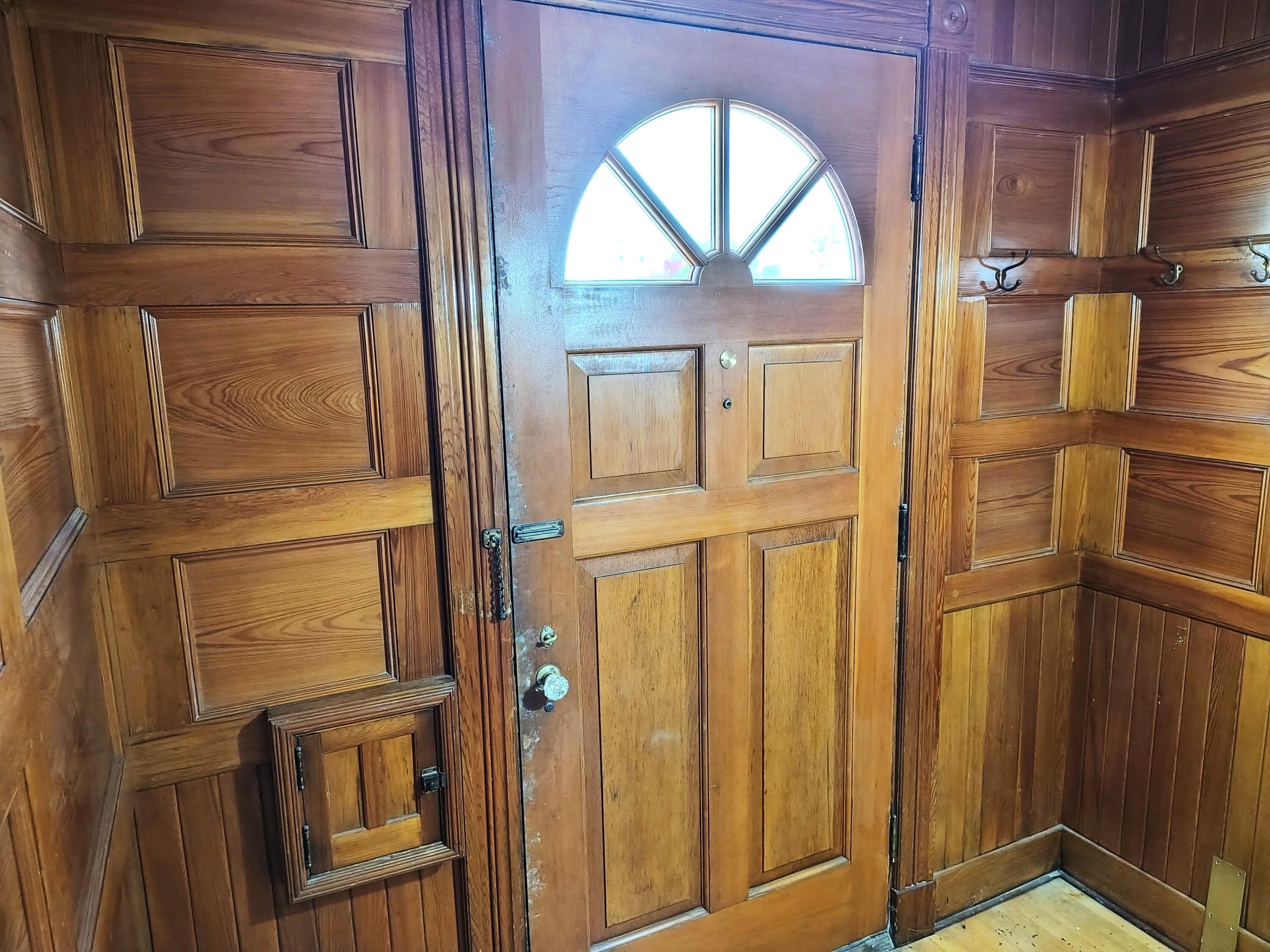 47 High Street Houlton, ME 04730 - Photo 4 of 50 Entry