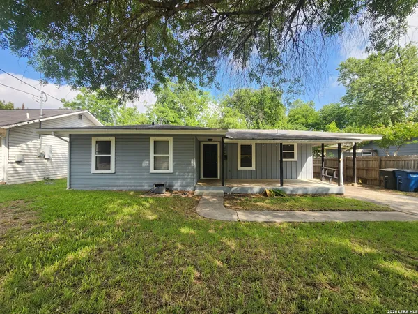 $1,625 | 554 Lee Street, New Braunfels, TX 78130
