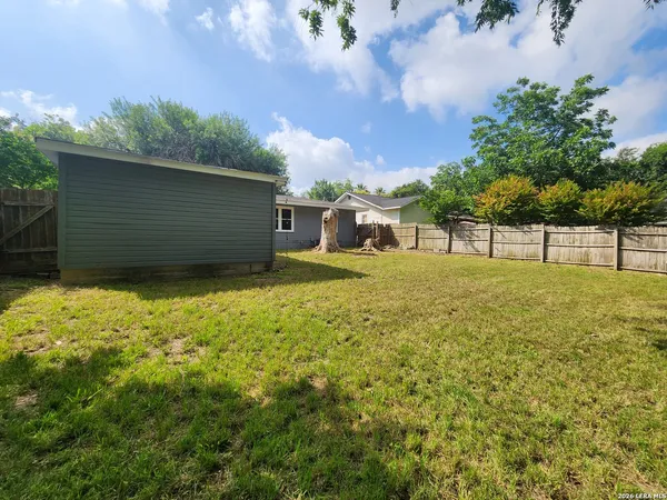 $1,625 | 554 Lee Street, New Braunfels, TX 78130