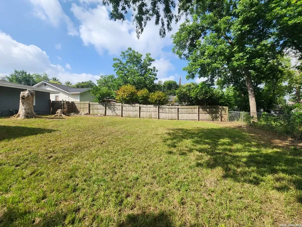 $1,625 | 554 Lee Street, New Braunfels, TX 78130