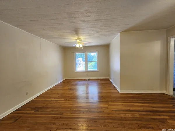 $1,625 | 554 Lee Street, New Braunfels, TX 78130