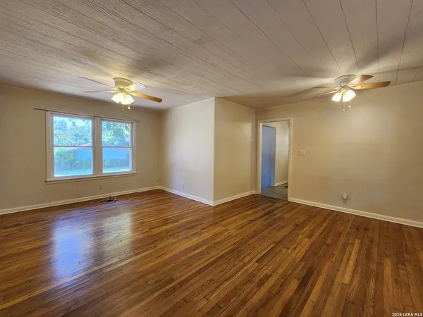 $1,625 | 554 Lee Street, New Braunfels, TX 78130