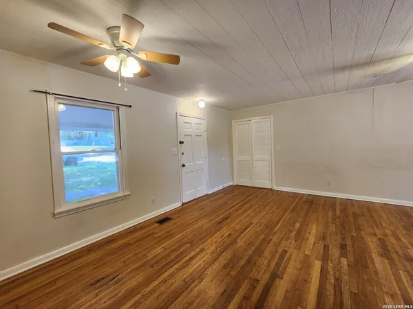 $1,625 | 554 Lee Street, New Braunfels, TX 78130