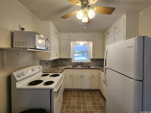 $1,625 | 554 Lee Street, New Braunfels, TX 78130