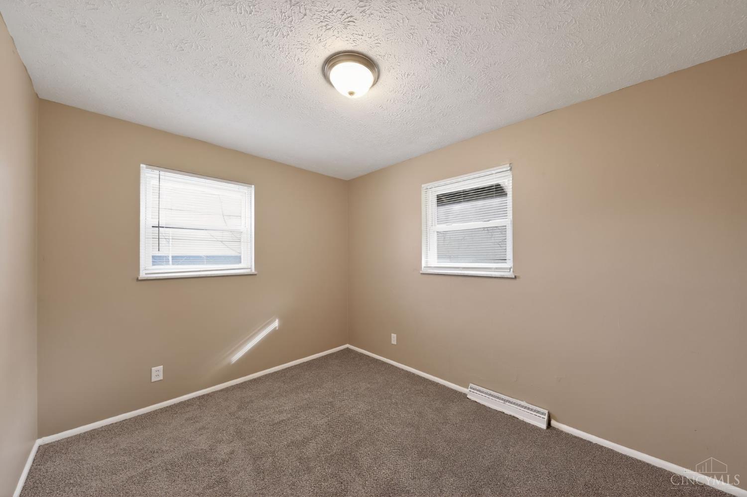 2547 Adams Road Cincinnati, OH 45231 - Photo 7 of 32