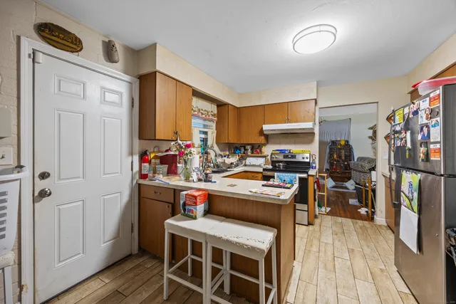 a view of a kitchen and dining room