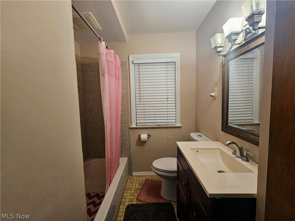 4355 Garwood Road Cleveland, OH 44109 - Photo 18 of 43 First floor full bath
