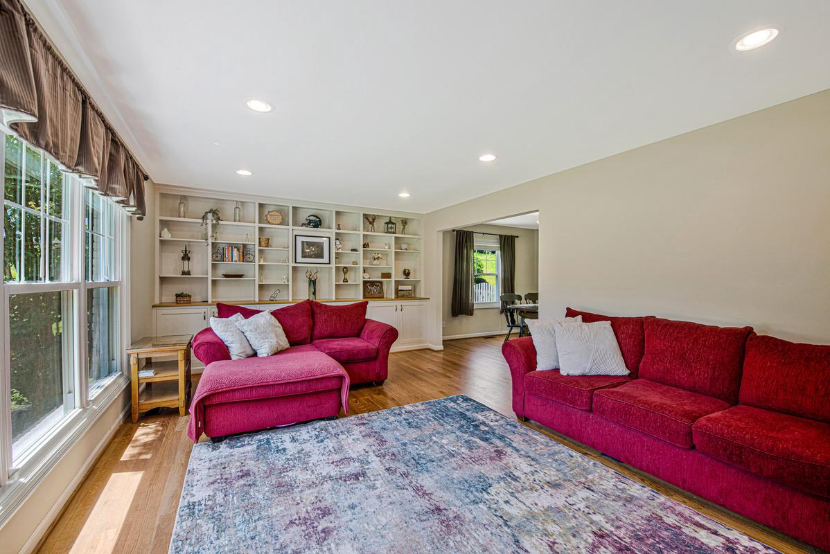 1008 Timber Trail Road Baltimore, MD 21286 - Photo 4 of 47 Great space for entertaining.