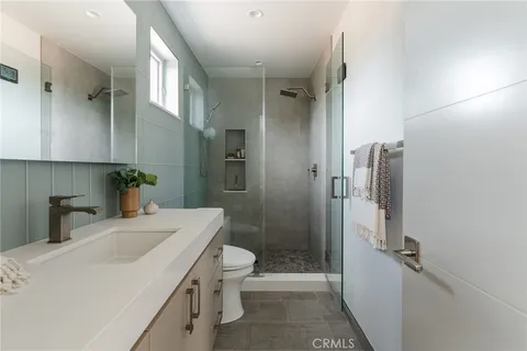 $3,300,000 | 664 Rosecrans Avenue, Manhattan Beach, CA 90266