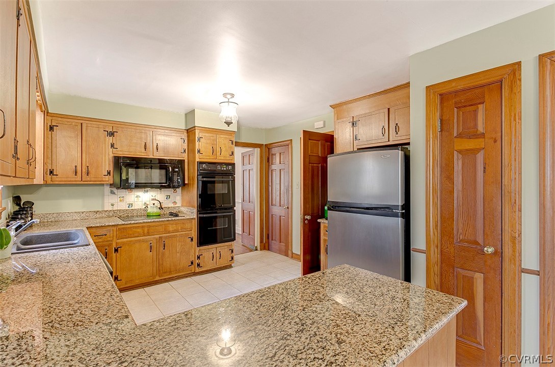 4267 Cheyenne Road Richmond, VA 23235 - Photo 22 of 50 kitchen with granite tops