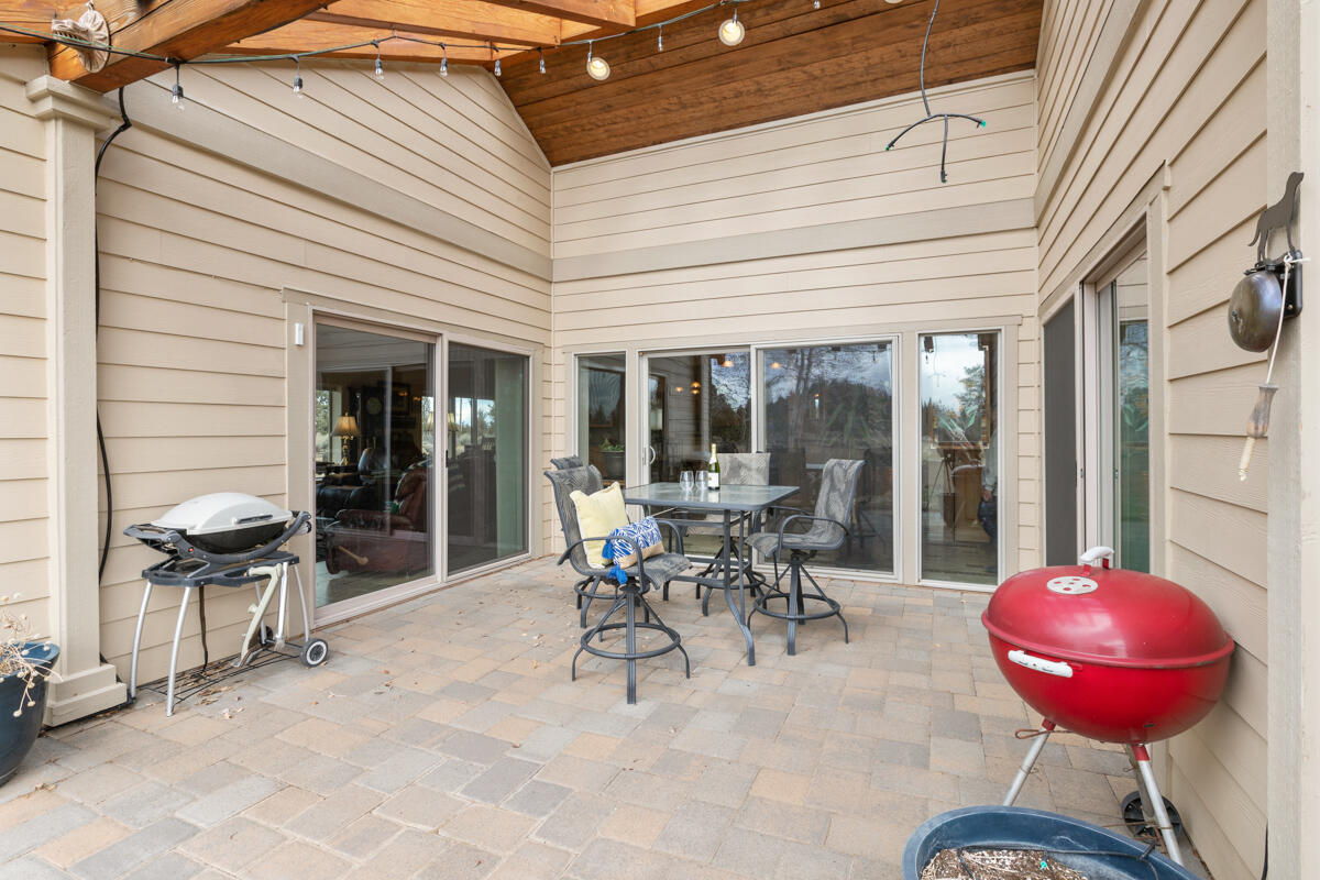 22143 Rickard Road Bend, OR 97702 - Photo 26 of 49 20220315-IMGL8043AROUNDTHEBENDREALESTATE