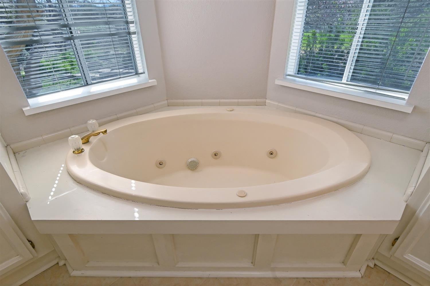 15655 County Road 45 Guinda, CA 95637 - Photo 17 of 66 a bathroom with bathtub and window