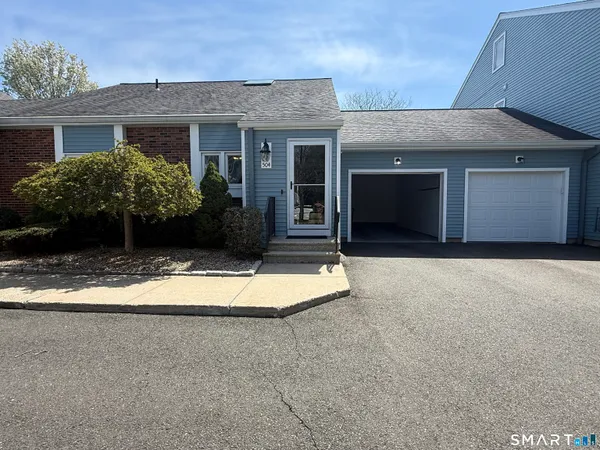 $3,100 | 504 Sandstone Drive, Unit 504, South Windsor, CT 06074