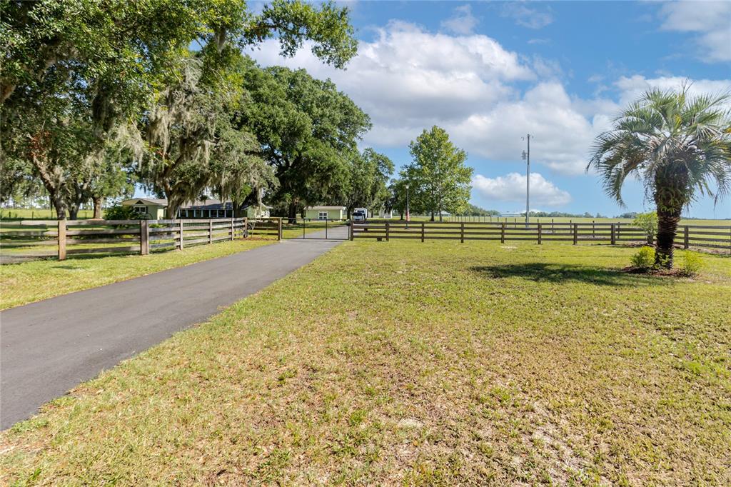 24063 Hayman Road Brooksville, FL 34602 - Photo 13 of 97