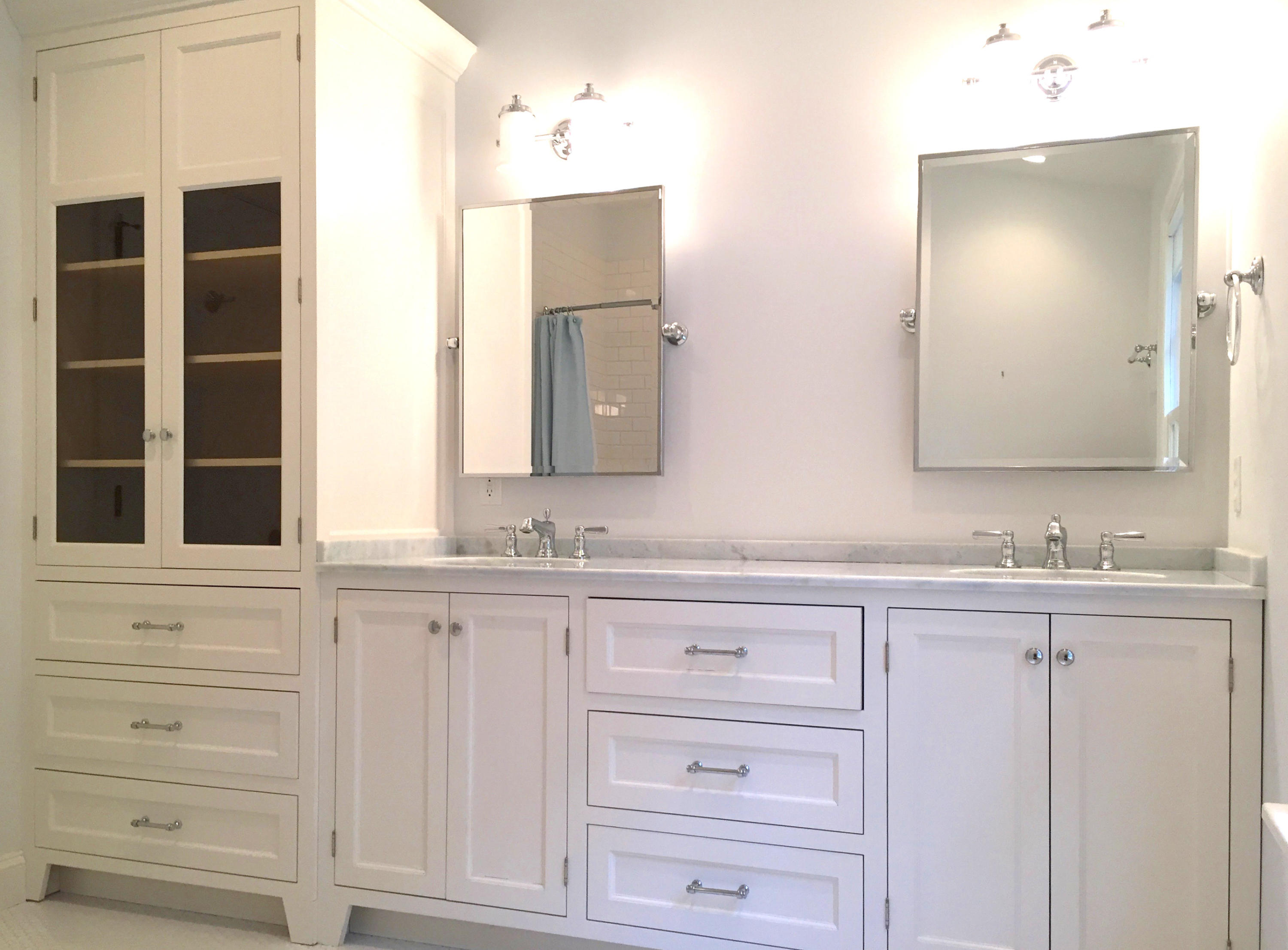 181 Middlesex Road Darien, CT 06820 - Photo 27 of 38 a bathroom with a sink and a mirror