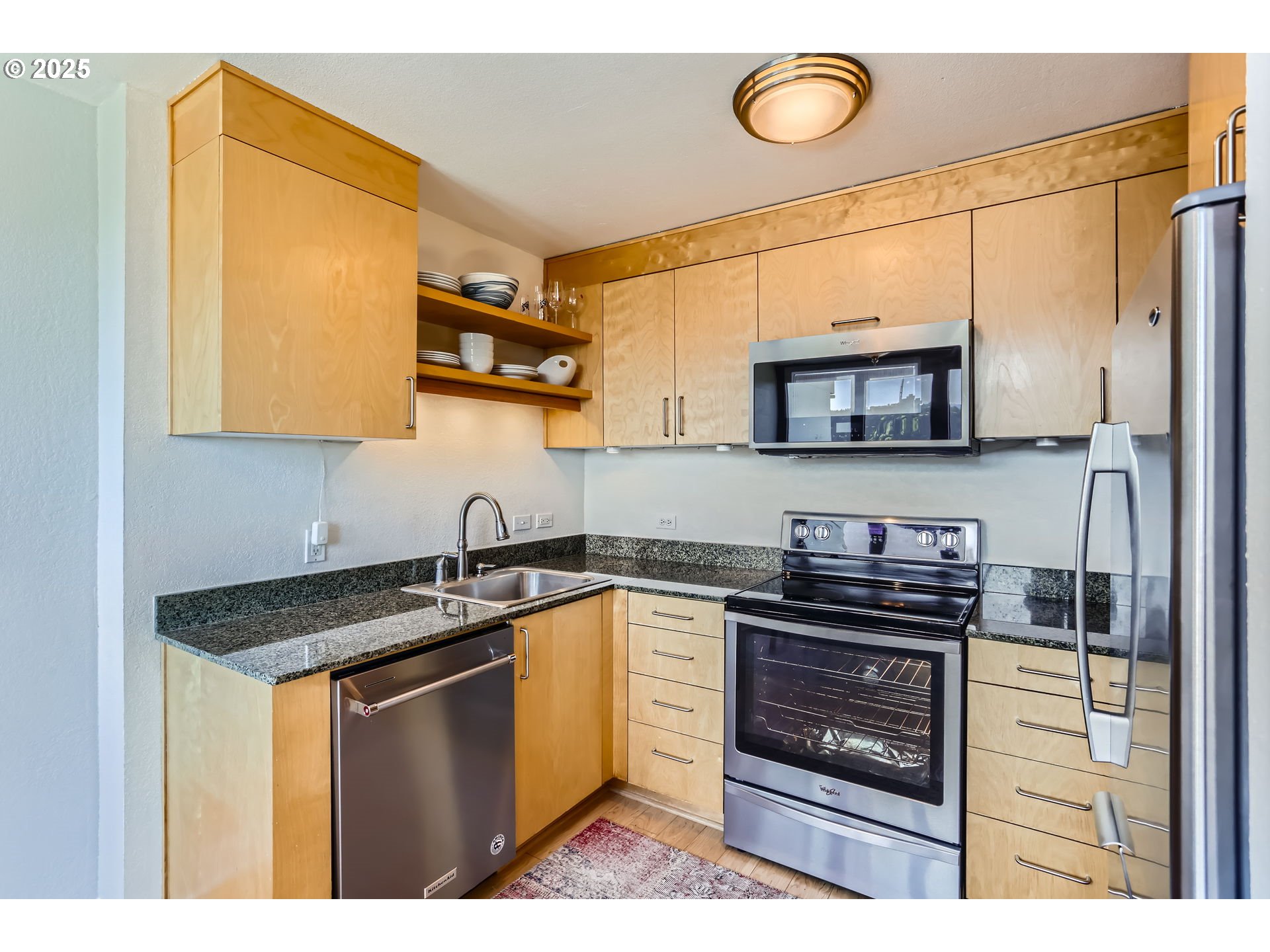 111 Southwest Harrison Street, Unit 16H Portland, OR 97201 - Photo 20 of 38 Kitchen