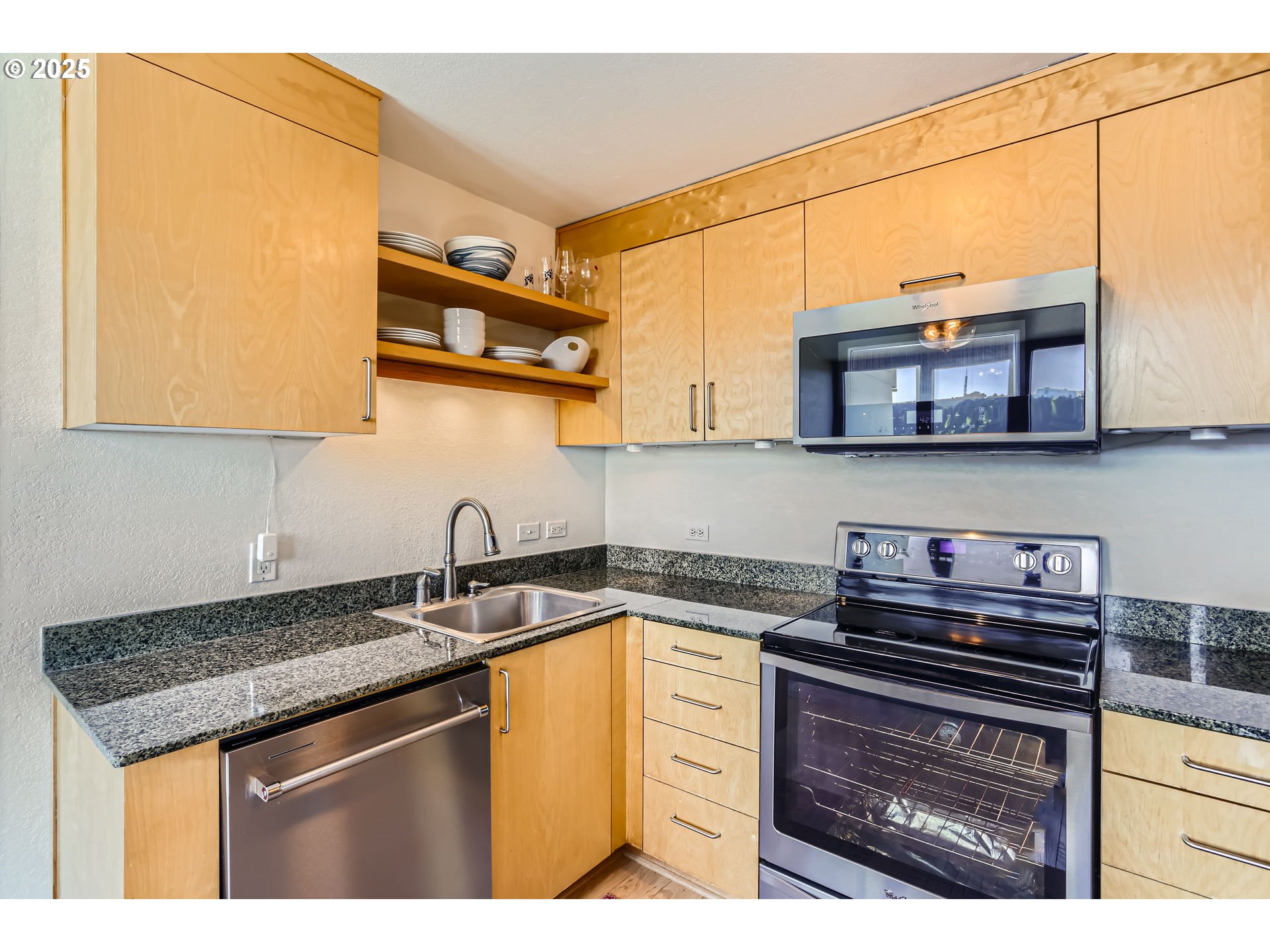 111 Southwest Harrison Street, Unit 16H Portland, OR 97201 - Photo 23 of 38 Kitchen