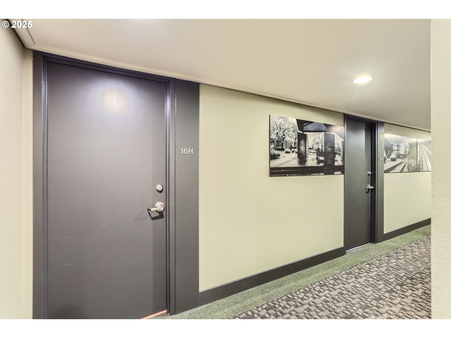 111 Southwest Harrison Street, Unit 16H Portland, OR 97201 - Photo 4 of 38 Entrance/Foyer