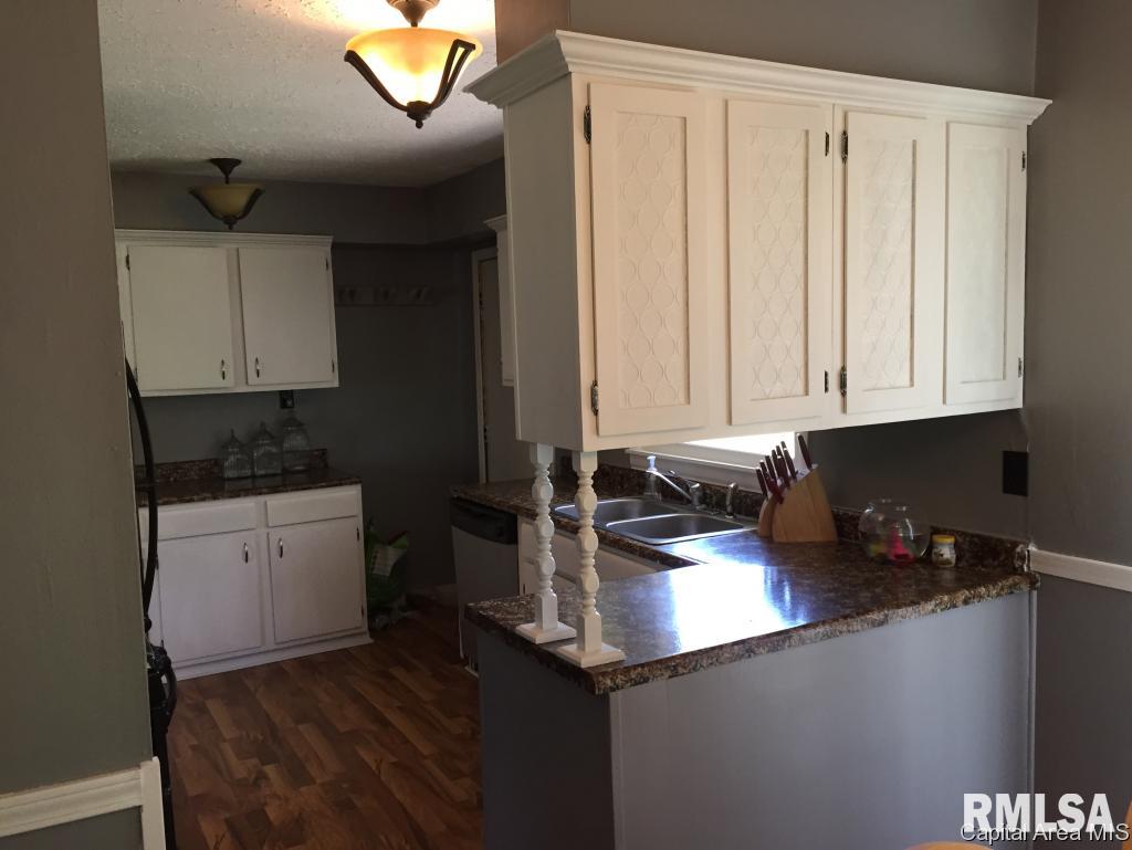 411 South Mill Street Athens, IL 62613 - Photo 5 of 11 Gallery Image 5