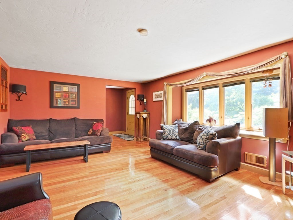 11 Highgate Road Wayland, MA 01778 - Photo 11 of 32