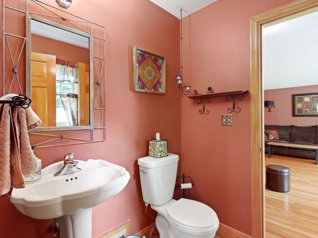 11 Highgate Road Wayland, MA 01778 - Photo 12 of 32