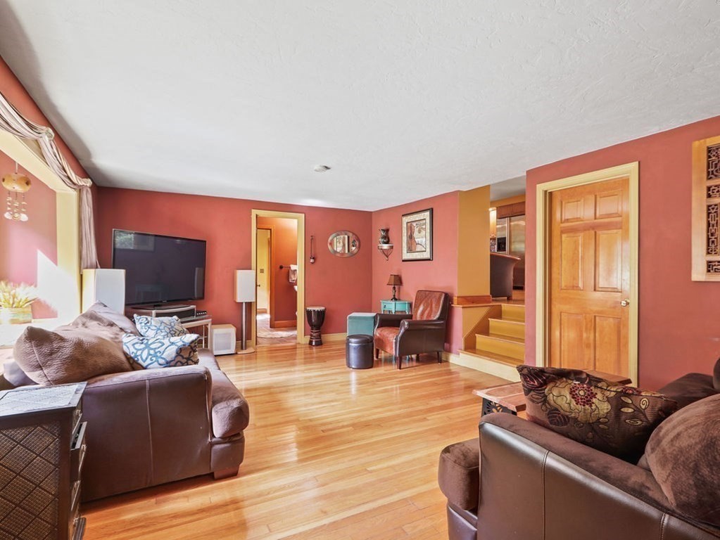 11 Highgate Road Wayland, MA 01778 - Photo 13 of 32