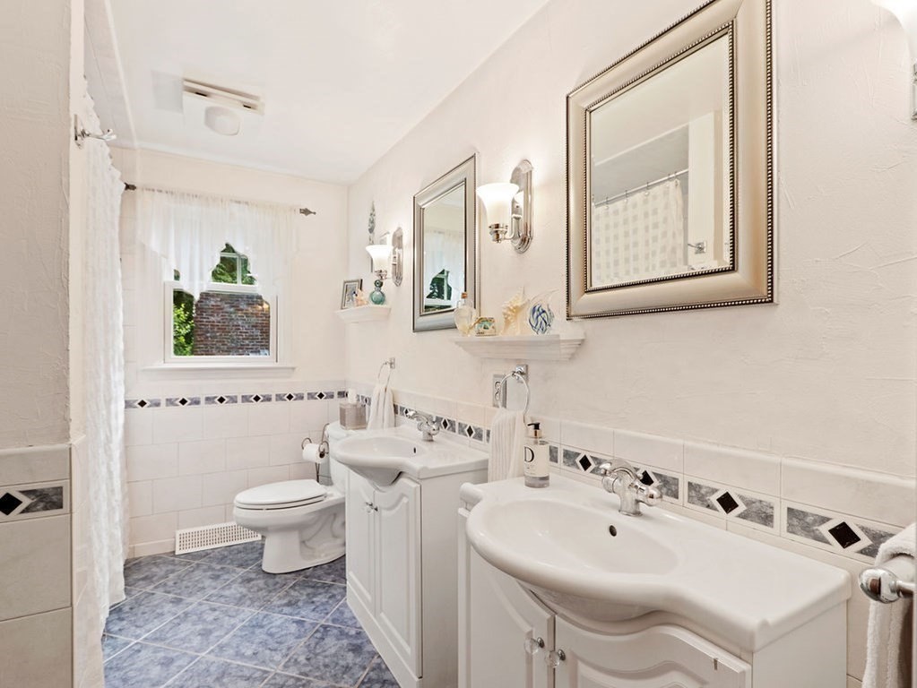 11 Highgate Road Wayland, MA 01778 - Photo 16 of 32