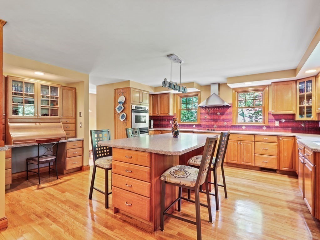 11 Highgate Road Wayland, MA 01778 - Photo 2 of 32