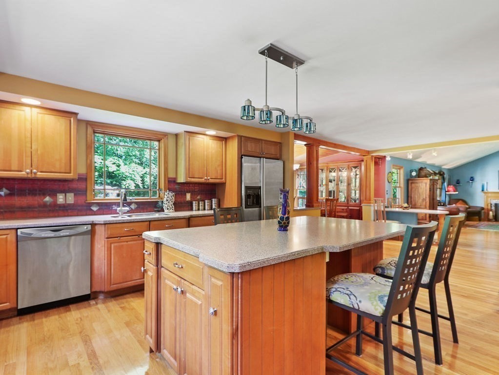 11 Highgate Road Wayland, MA 01778 - Photo 3 of 32