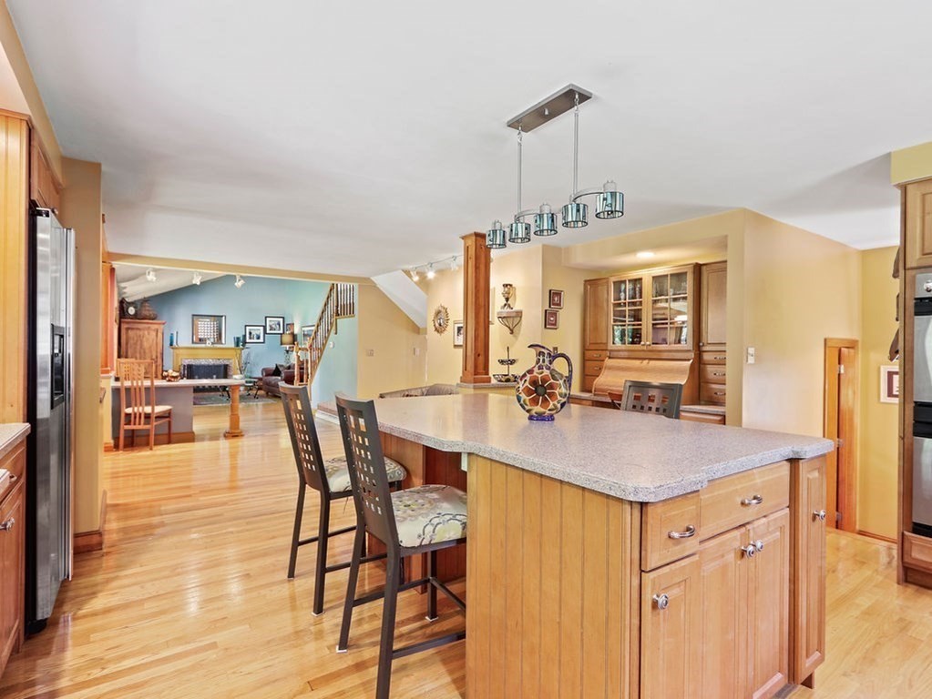 11 Highgate Road Wayland, MA 01778 - Photo 4 of 32