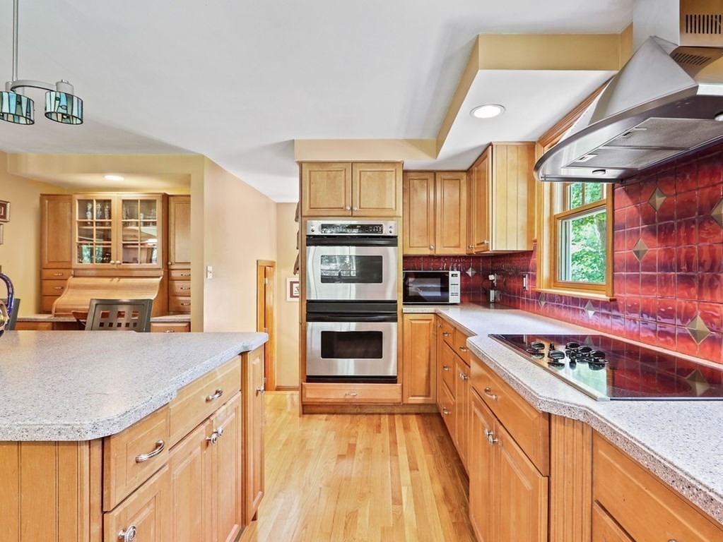 11 Highgate Road Wayland, MA 01778 - Photo 5 of 32