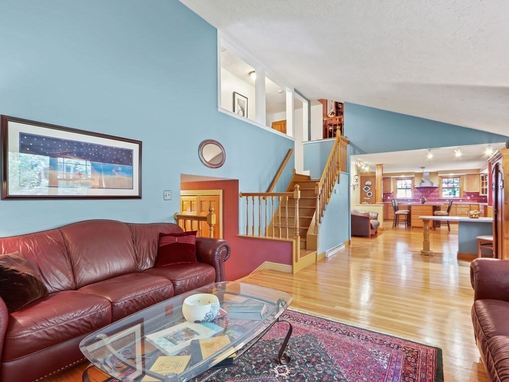 11 Highgate Road Wayland, MA 01778 - Photo 9 of 32