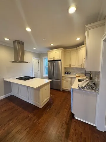 $2,600 | 117 Park Street, Unit 2, Boston, MA 02122