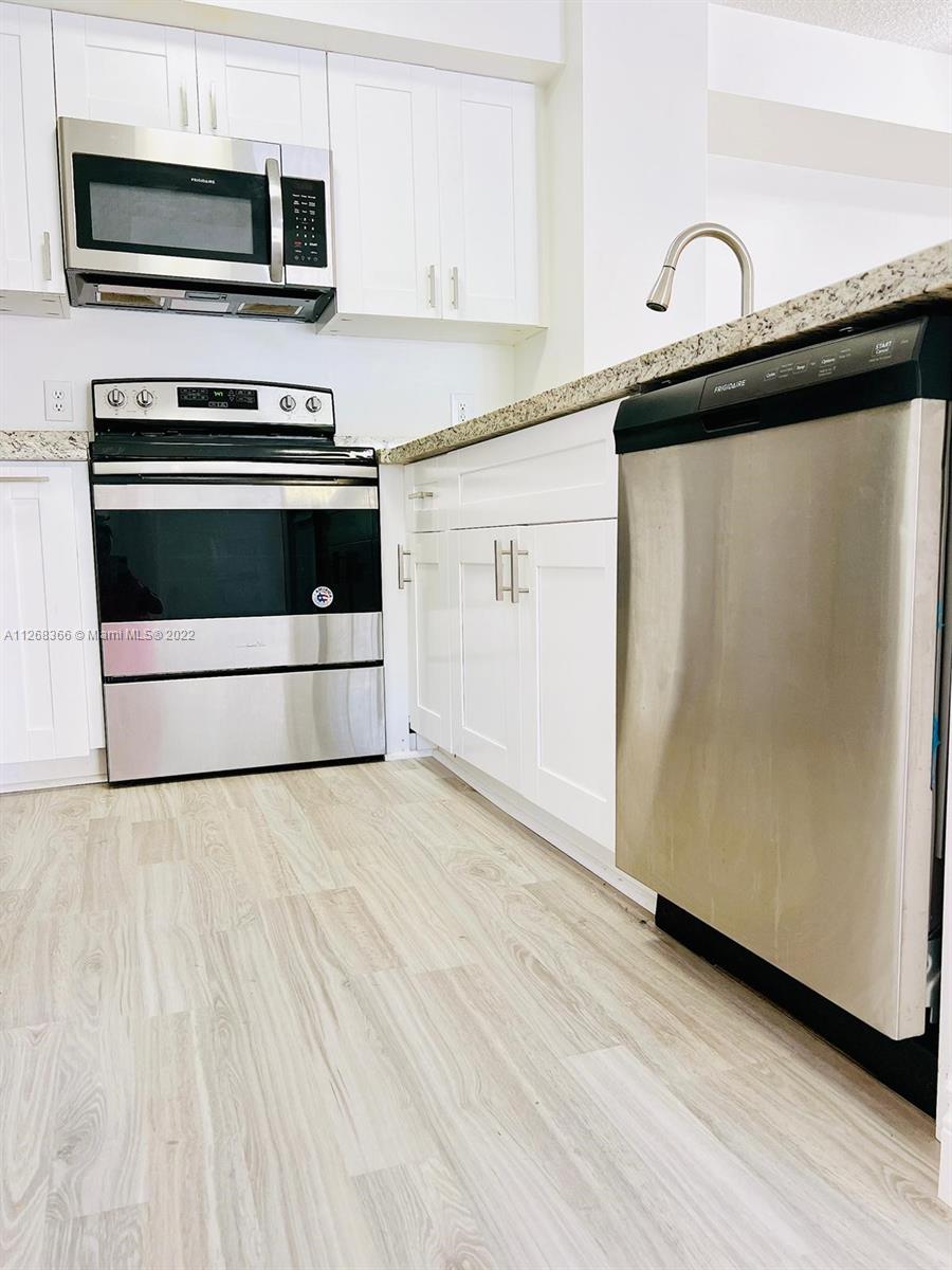 650 South Park Road, Unit 225 Hollywood, FL 33021 - Photo 6 of 26 a kitchen with a stove microwave and sink