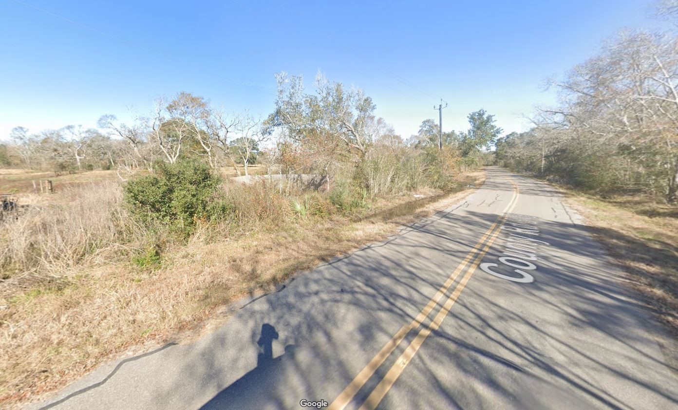 0 Bayou Road Danbury, TX 77534 - Photo 2 of 5 a view of a yard of the house